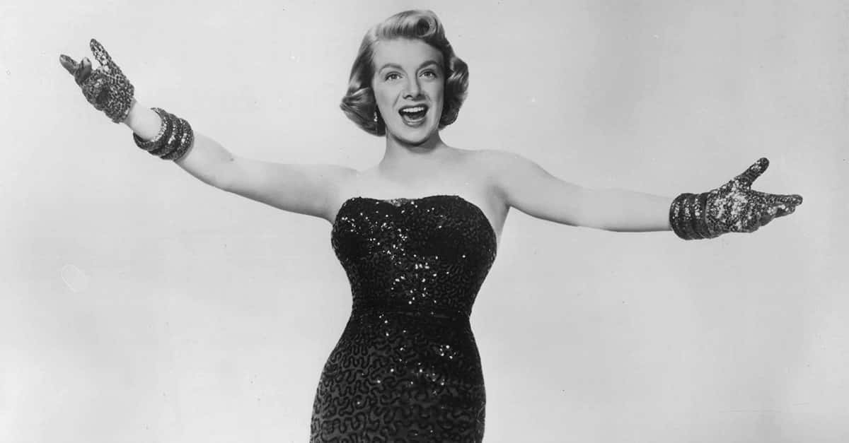 Tragic Facts About Rosemary Clooney, Hollywood's Blue Rose