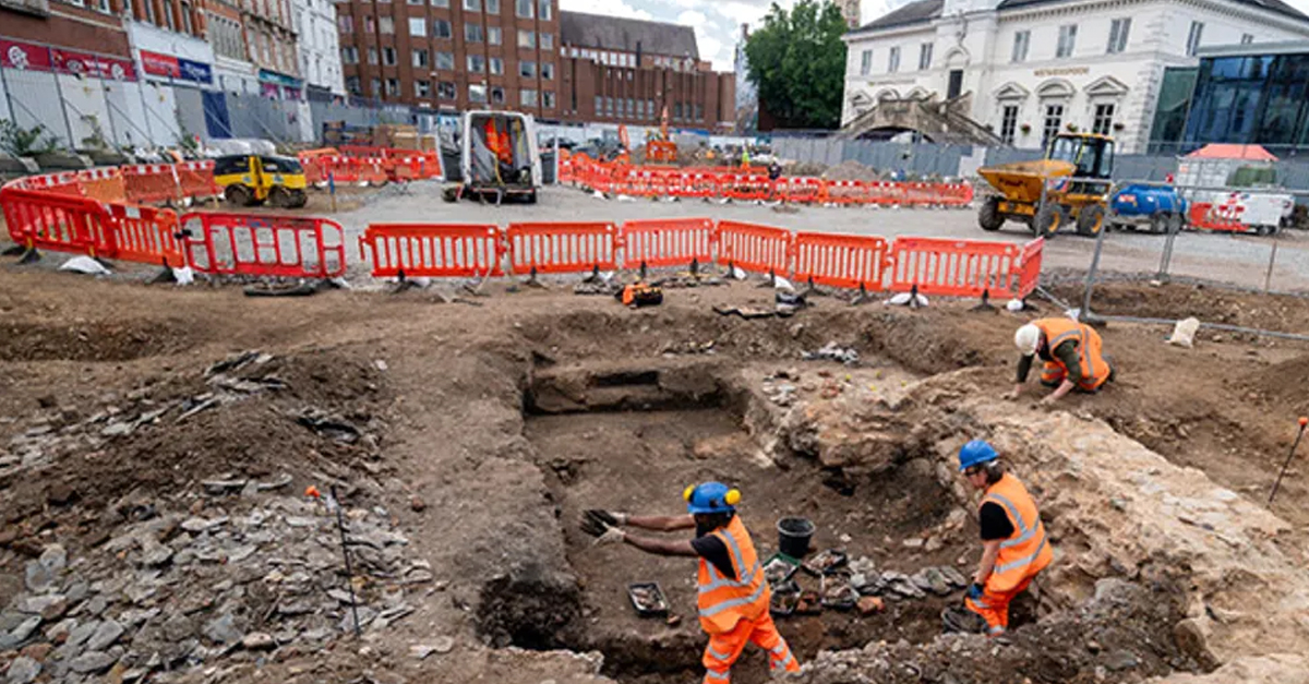 Construction workers in England accidentally dug up a "most vile dungeon" that had been sitting under tourists feet for centuries.