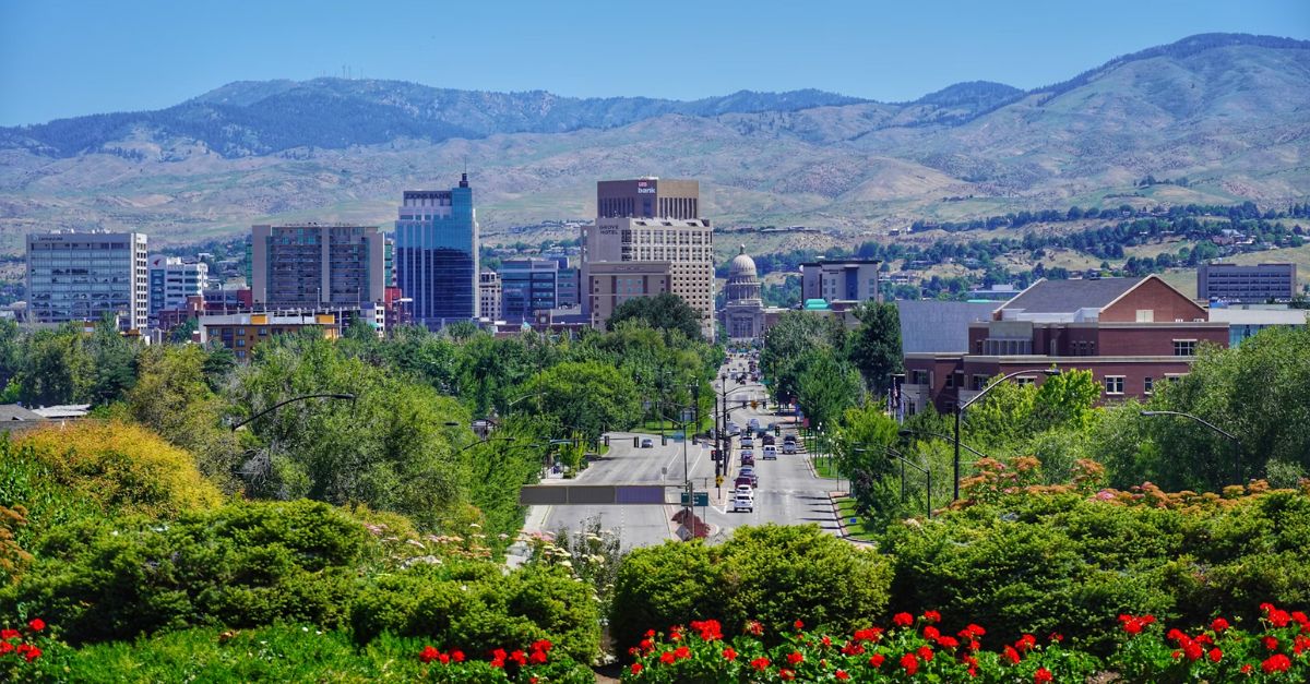 Surprisingly Affordable Places In The United States To Vacation In 2025