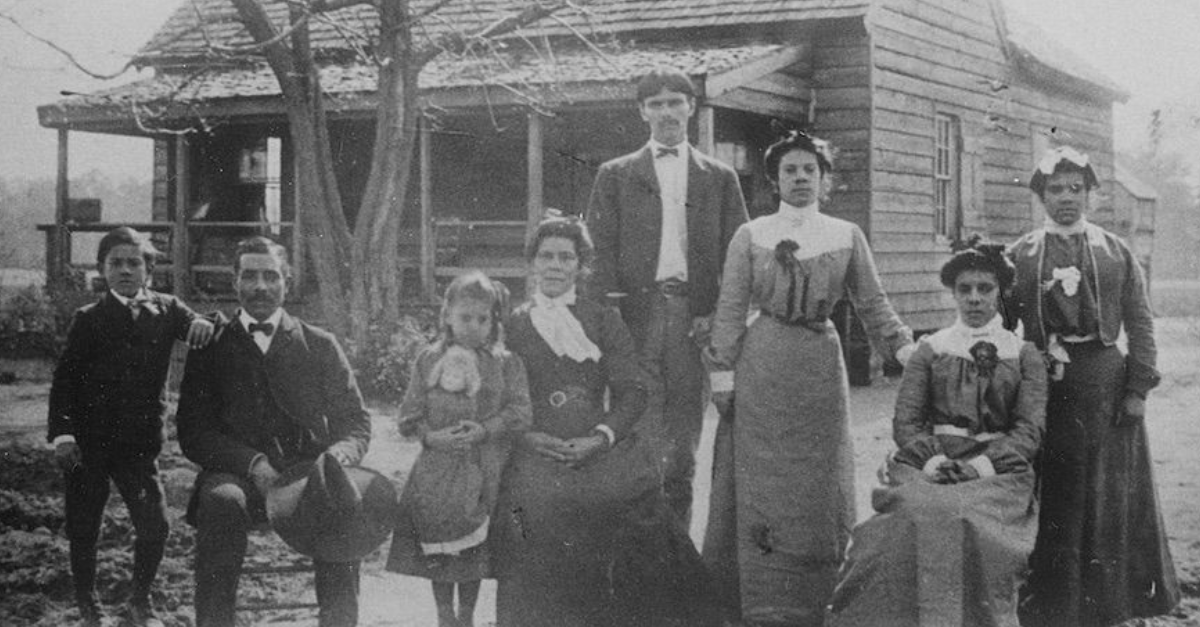 The family of Noah and Rosa Benenhaley in front of their farmstead, 1903