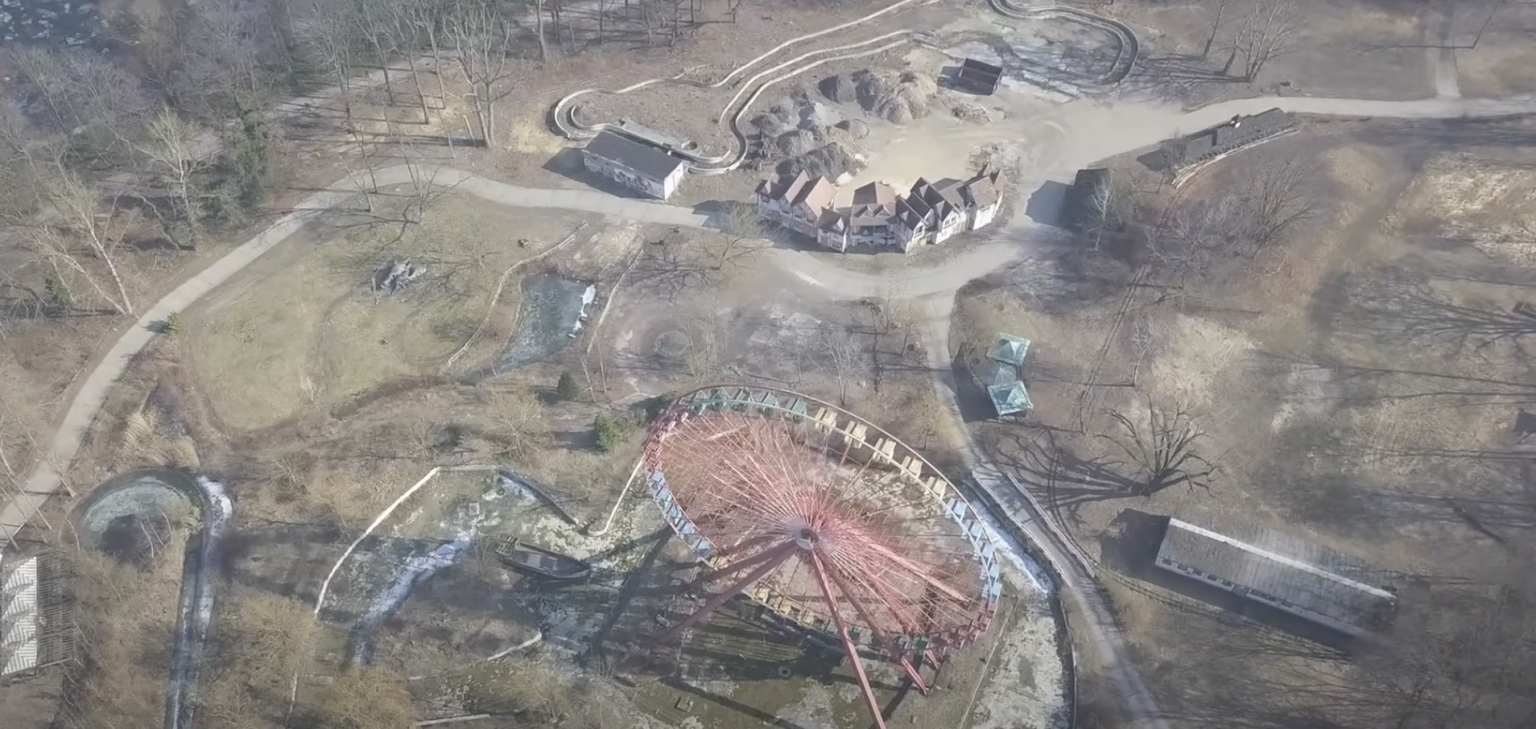 Eerie Photos Of Abandoned Disney Park Rides And Attractions
